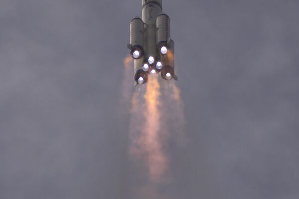「神舟16号」を搭載して離陸する長征2号Fロケット（中国・甘粛省、30日） - Sputnik 日本