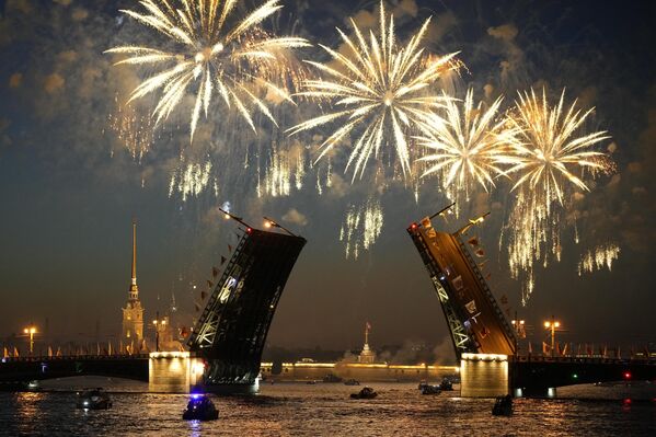 市創設320周年記念のセレモニーで打ち上げられた花火（ロシア・サンクトペテルブルク、28日） - Sputnik 日本