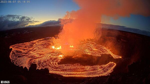 噴火したキラウエア火山（米ハワイ州、7日） - Sputnik 日本
