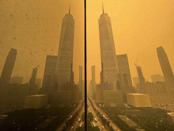 カナダの森林火災による煙が立ち込めるマンハッタンの街（米ニューヨーク、7日） - Sputnik 日本