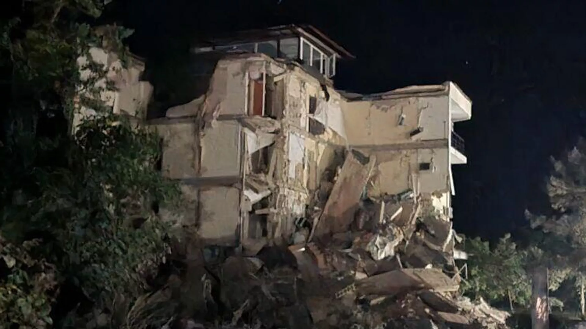 ウクライナ軍がヘルソン州の避難所を砲撃　女性１人死亡