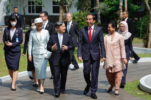 ジョコ・ウィドド大統領夫妻とともにボゴール植物園を訪問された天皇皇后両陛下（19日） - Sputnik 日本