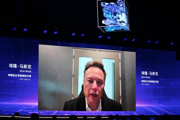 世界人工知能会議2023の開幕式で、オンライン形式でスピーチする米国の電気自動車メーカー「テスラ」のイーロン・マスクCEO（上海、6日） - Sputnik 日本