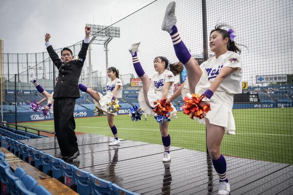 明治神宮野球場で行われた大学野球の試合に駆け付けた明治大学応援団（東京都、5月13日） - Sputnik 日本