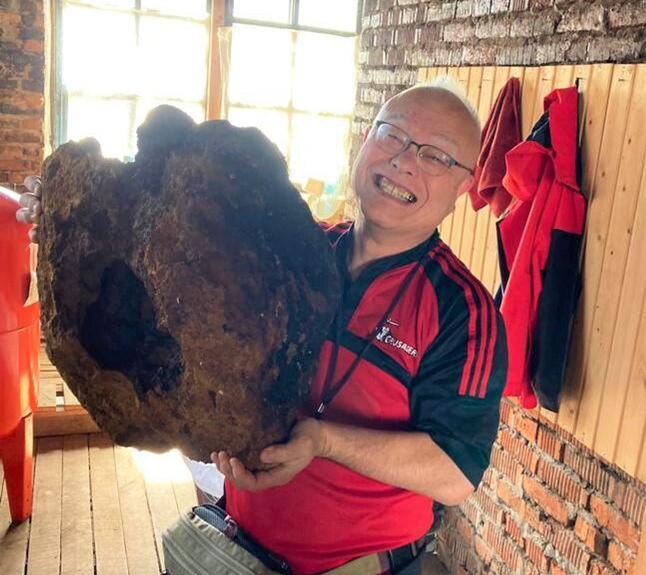 特集】ロシアの幻のキノコを求めるハンターが日本にもいた！「チャーガ