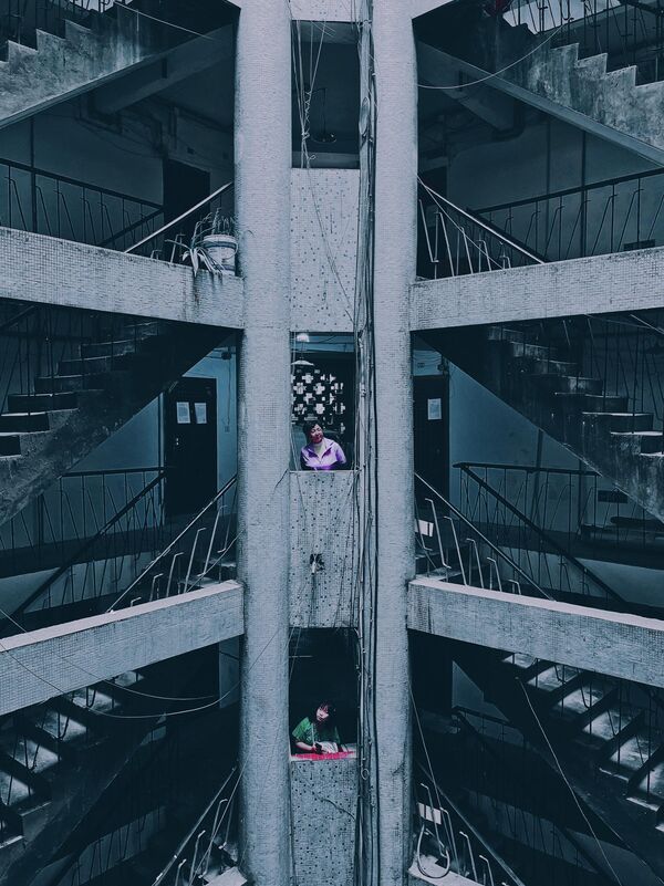 中国出身Jinsong Huさんの作品「Life in Tube-shaped Building」。IPPAWARDS 2023の都市景観部門1位。iPhone 12 Pro Max で撮影 - Sputnik 日本