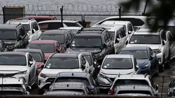 ウラジオストクで積み下ろされた日本の中古車 - Sputnik 日本