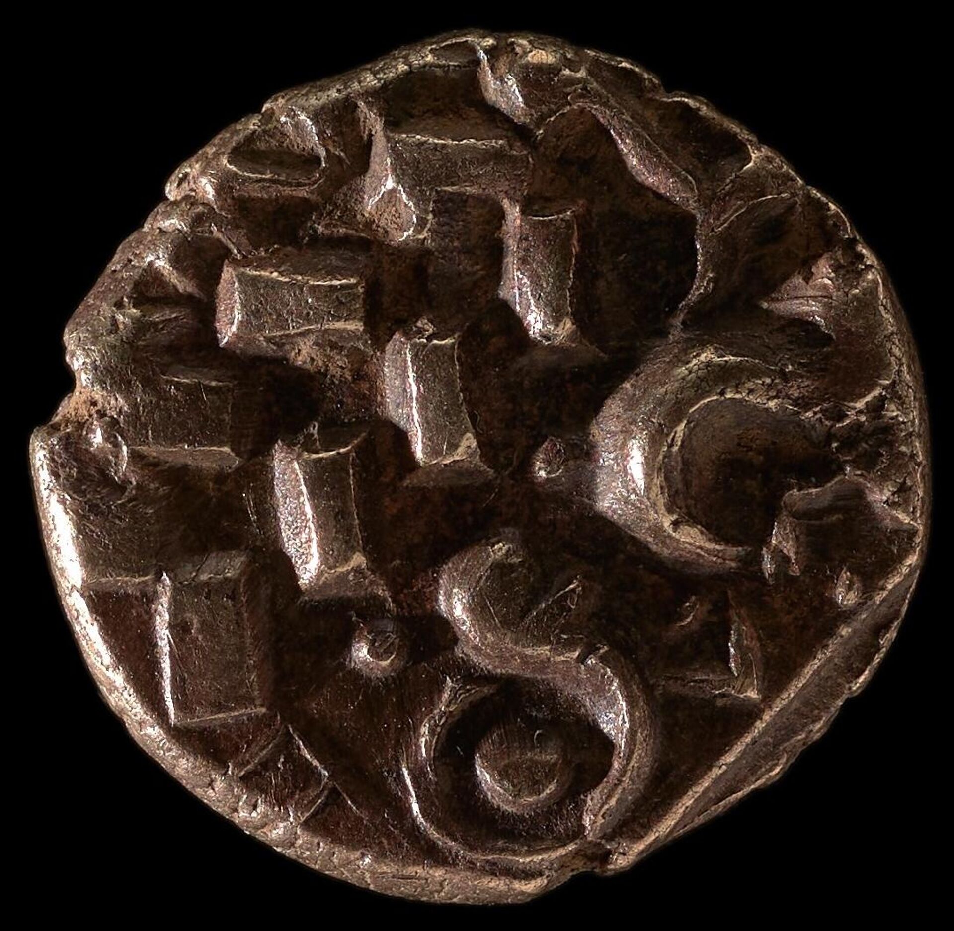 Клад из 15 золотых монет железного века, обнаруженные металлоискателями на острове Англси, Великобритания - Sputnik 日本, 1920, 16.08.2023
