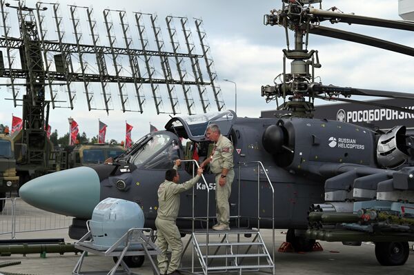 国際軍事技術展示会「アルミヤ2023」で展示されているКа-52攻撃ヘリコプター「アリゲーター」（ロシア・モスクワ州、14日） - Sputnik 日本