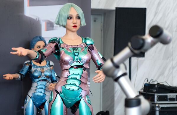 世界ロボット大会で展示されているヒューマノイドロボット（北京、16日） - Sputnik 日本