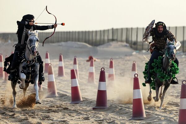 訓練センターで技を披露する乗馬選手（サウジアラビア・ダンマーム、14日） - Sputnik 日本