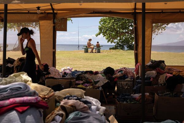 山火事を受け、被災者へ寄付された衣類（米ハワイ州・マウイ島、14日） - Sputnik 日本