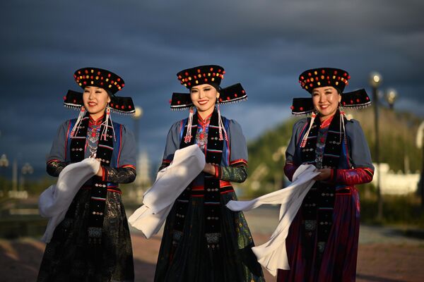 民族衣装を着た女性（ロシア・ブリヤート共和国、18日） - Sputnik 日本