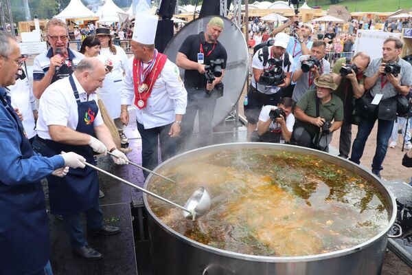 2044キロの特大スープ「カリヤ」 - Sputnik 日本