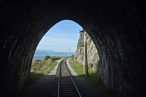 バイカル湖岸鉄道のトンネル - Sputnik 日本