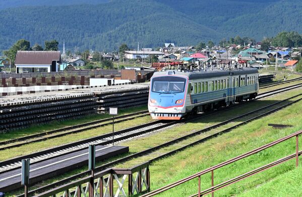 バイカル湖岸鉄道のクルトゥク駅（イルクーツク州） - Sputnik 日本