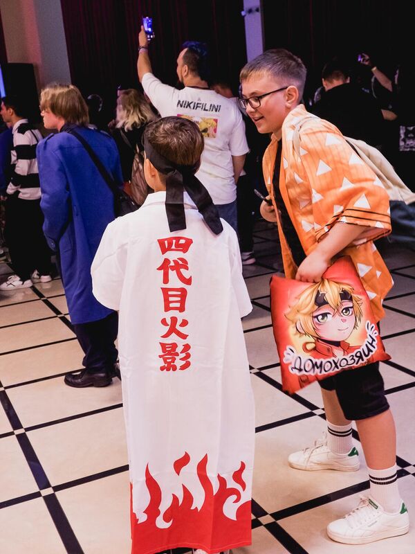 アジア文化の祭典「Isekai Fest」にアニメキャラクターのコスプレをして来場した子どもたち - Sputnik 日本