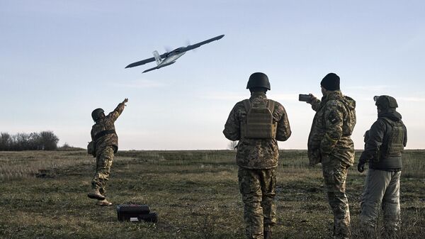 ウクライナ軍人がドローンを発射（アーカイブ写真） - Sputnik 日本