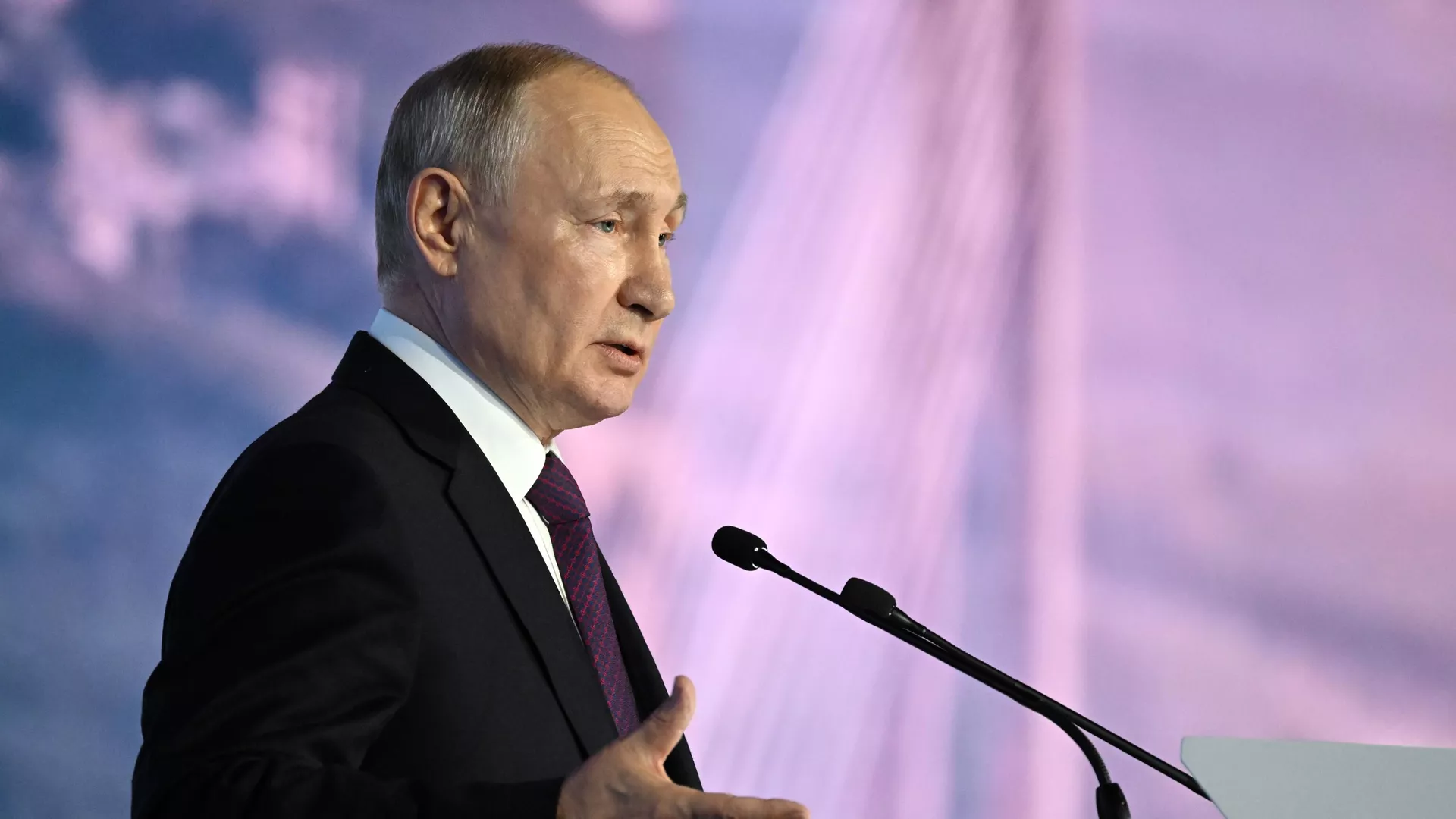 演説するプーチン大統領