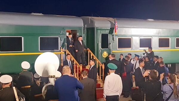 専用列車でロシアに到着した金正恩委員長 - Sputnik 日本