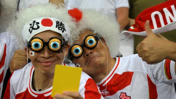 ラグビーワールドカップのイングランド対日本戦を前にポーズをとる日本人サポーター（フランス・ニース、17日） - Sputnik 日本