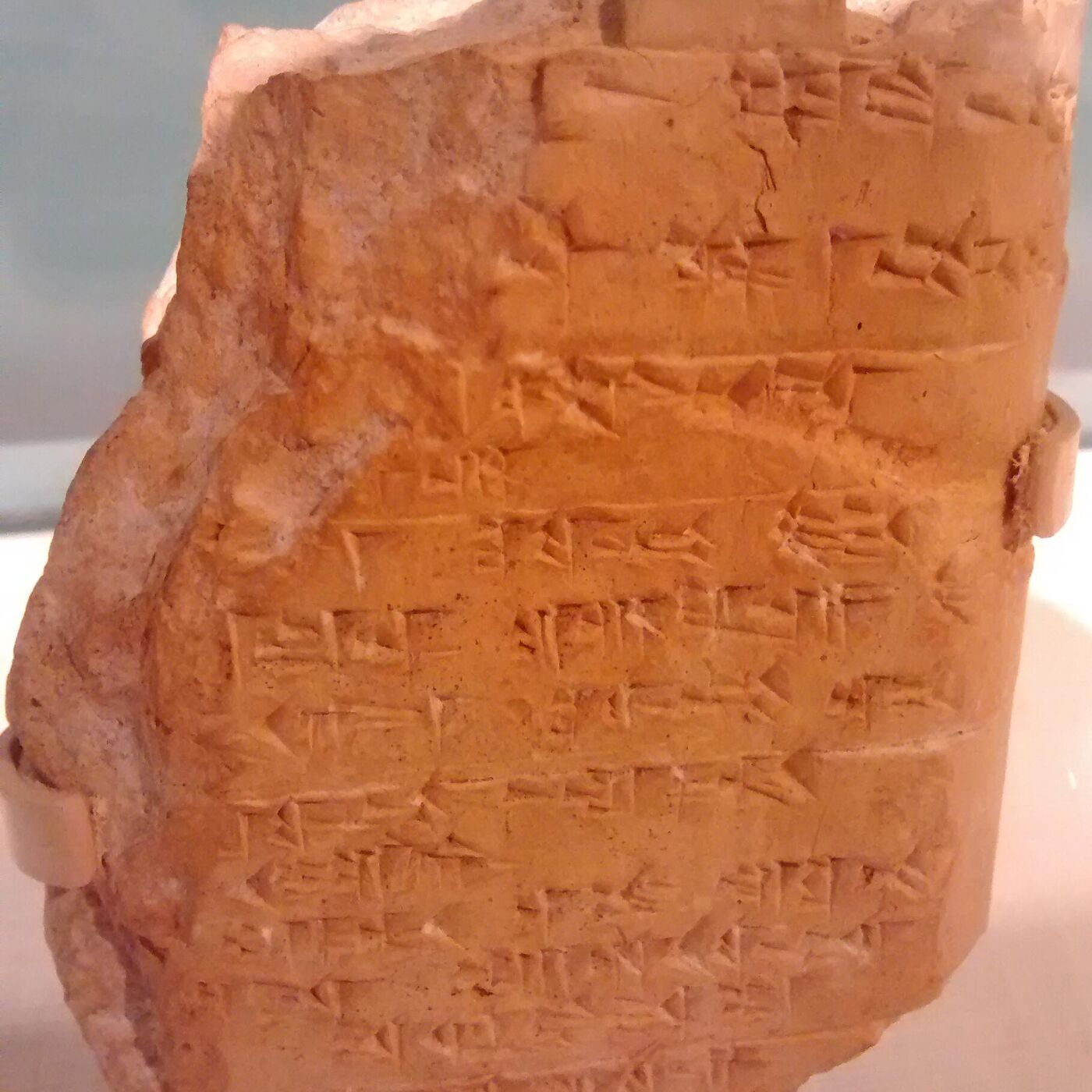 トルコ 未知の古代言語で書かれた粘土板文書が見つかる - 2023年9 