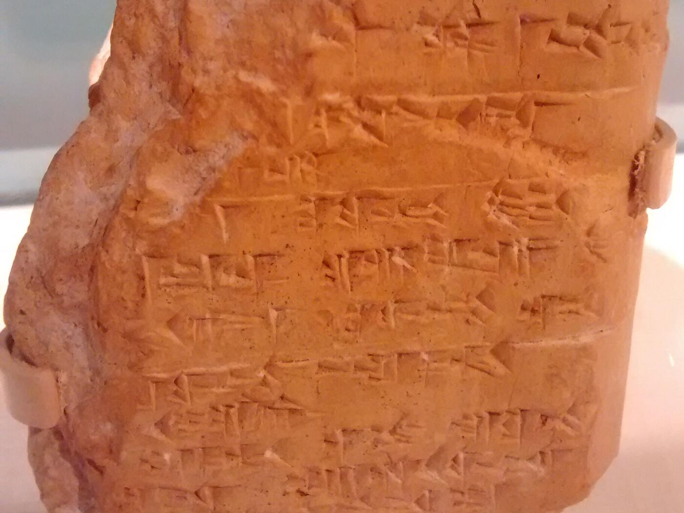 トルコ 未知の古代言語で書かれた粘土板文書が見つかる - 2023年