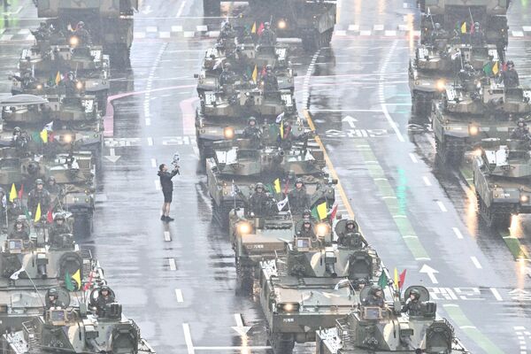 軍事パレードに登場した韓国軍の主力戦車「K2」（韓国・ソウル、26日） - Sputnik 日本
