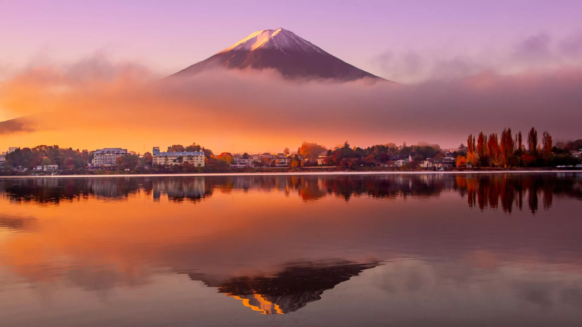 夜明けの富士山　精進湖