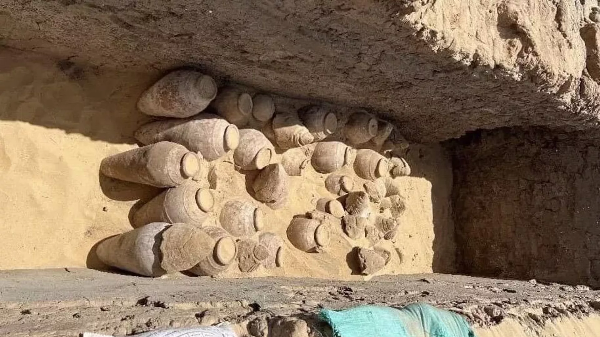 古代のワインが内部に残された数百個の壺 古代のワインが内部に残された数百個の壺 - Sputnik 日本, 1920, 03.10.2023