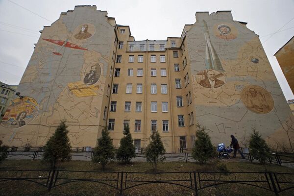 住宅の外壁に描かれた絵（ロシア・サンクトペテルブルク、2014年） - Sputnik 日本