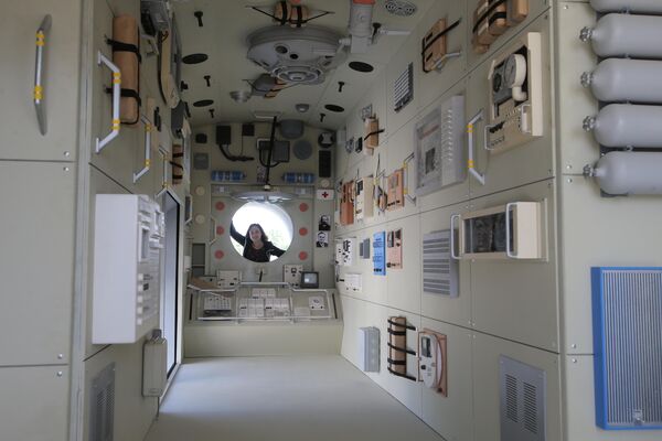 ワークショップで作られた宇宙ステーション内部の模型（ロシア・モスクワ、2017年） - Sputnik 日本