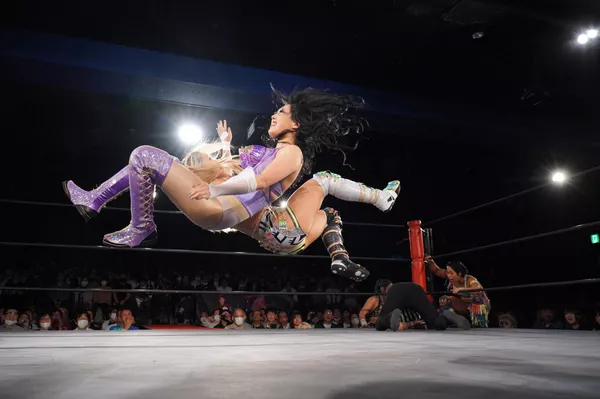 AZMと戦う夏すみれ AZMと戦う夏すみれ - Sputnik 日本