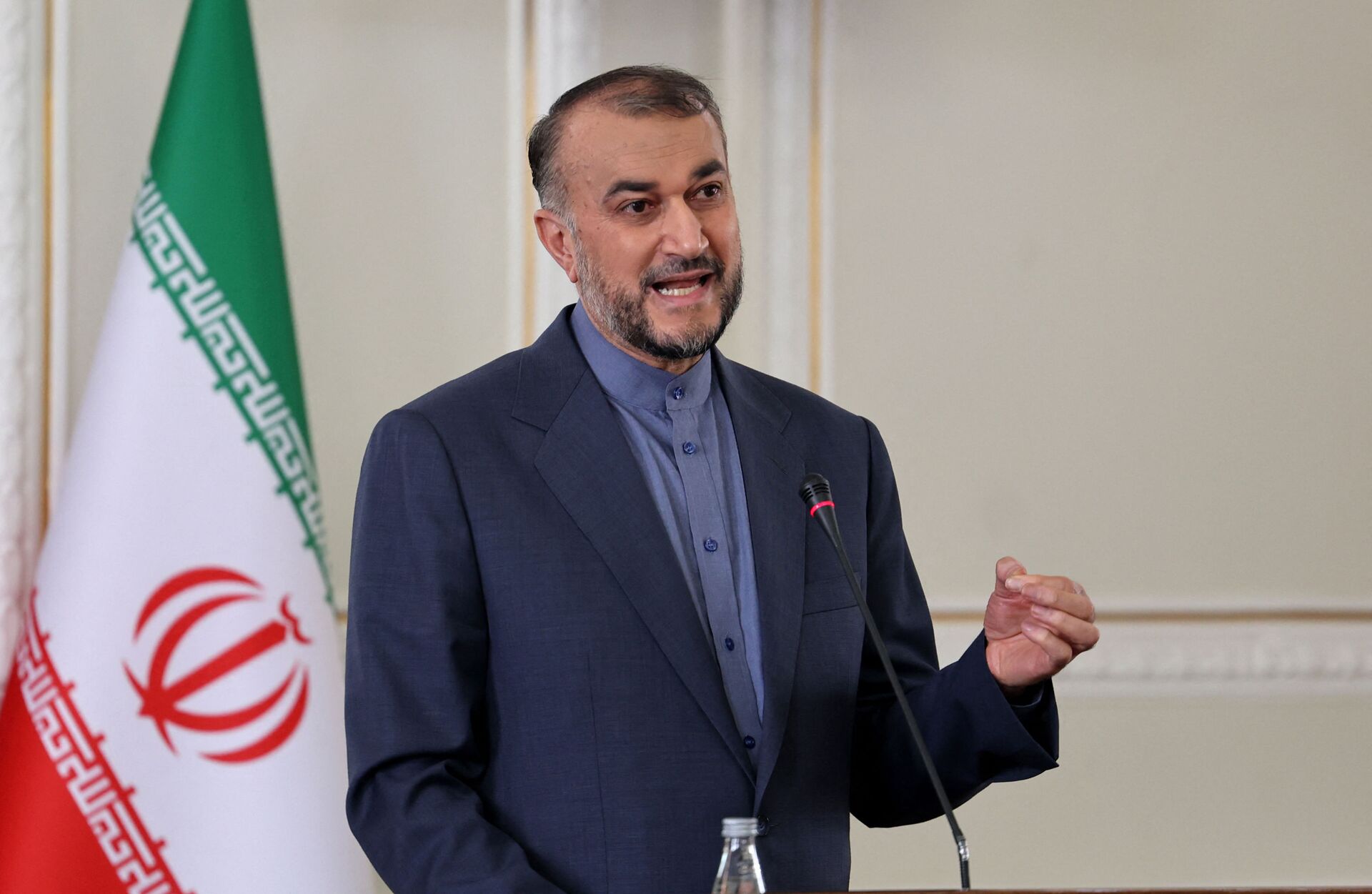 Министр иностранных дел Ирана Хосейн Амир-Абдоллахиян выступает на пресс-конференции в Тегеране - Sputnik 日本, 1920, 27.10.2023