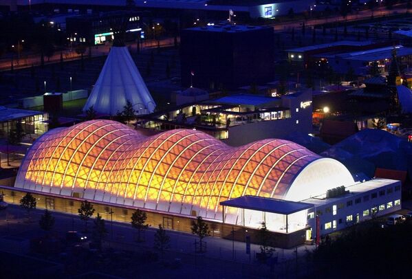 2000年ドイツ・ハノーバー万博の日本館。建築家・坂茂が設計。リサイクル材が建材に使用された - Sputnik 日本