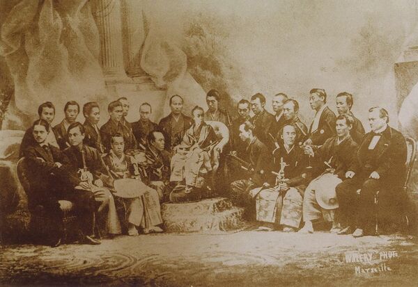 1867年フランス・パリ万博　に派遣された徳川昭武（中央）ら万博使節団 - Sputnik 日本