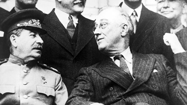 テヘラン会談でのソ連のスターリン書記長と米国のルーズベルト大統領（1943年12月1日） - Sputnik 日本