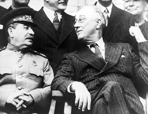 テヘラン会談でのソ連のスターリン書記長と米国のルーズベルト大統領（1943年12月1日） - Sputnik 日本