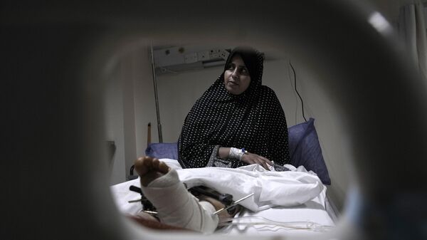 けがをしてエジプトの病院に入院するパレスチナ人女性 - Sputnik 日本