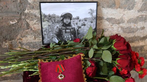 ウクライナ軍の攻撃で死亡したジュラブリョフ氏の遺影 - Sputnik 日本
