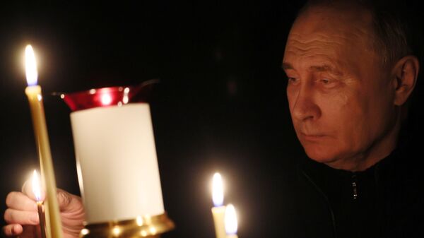 プーチン大統領、モスクワでのテロ攻撃を受けロウソクに火を灯す - Sputnik 日本