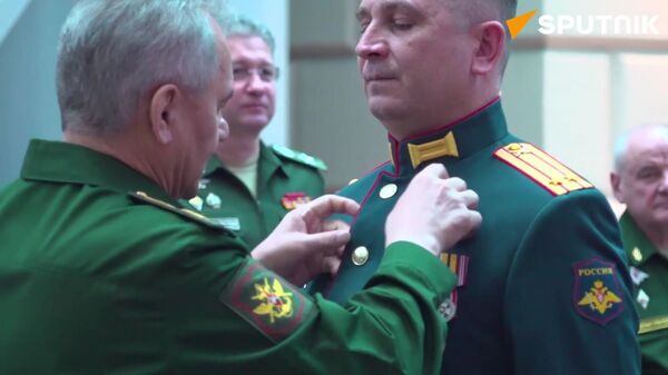 露国防相、特別作戦参加の軍人らに勲章授与 - Sputnik 日本