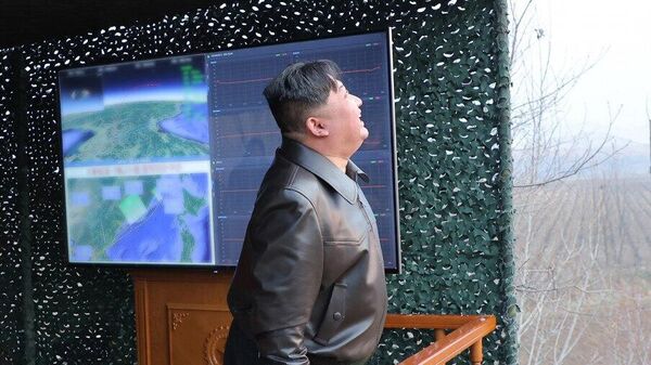 極超音速中距離弾道ミサイルの発射実験に成功、金正恩氏自ら実験に立ち会う＝北朝鮮 - Sputnik 日本