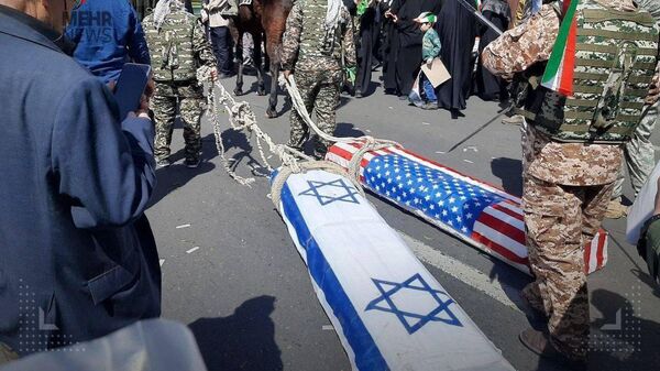 イラン国民がガザへの連帯表明、イスラエルと米国の旗を「市中引き回し」の刑に - Sputnik 日本