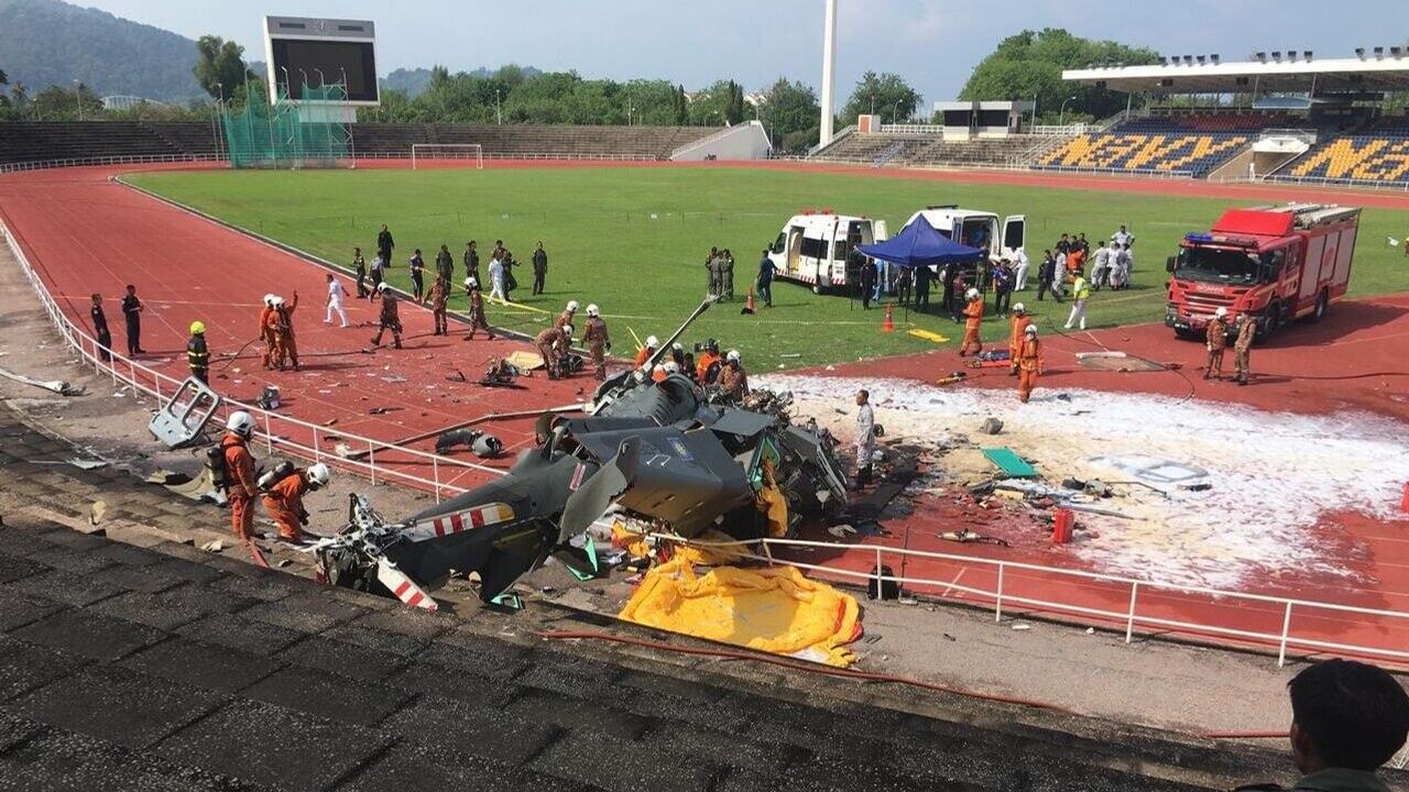 ヘリ2機が空中衝突 パレード練習中 マレーシア 2024年4月23日, Sputnik 日本