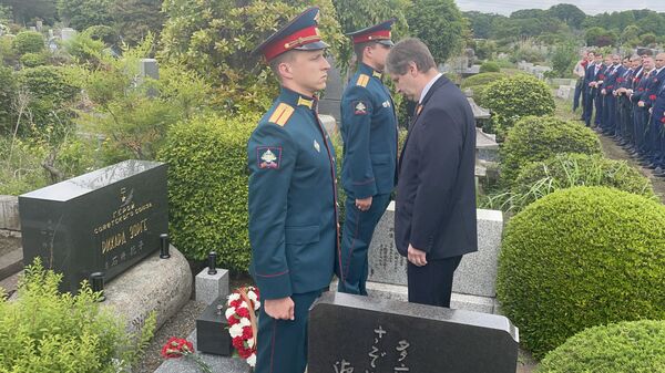 ゾルゲの墓に献花するノズドレフ駐日ロシア大使 - Sputnik 日本
