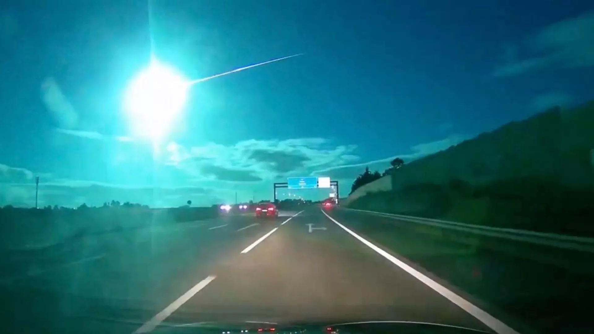 流れ星がポルトガル上空を通過