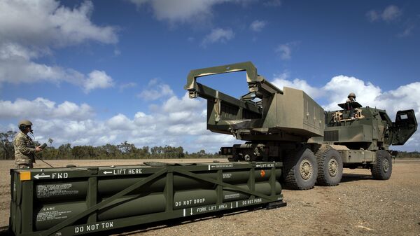 高機動ロケット砲システム（HIMARS）にATACMSを搭載するプロセス - Sputnik 日本