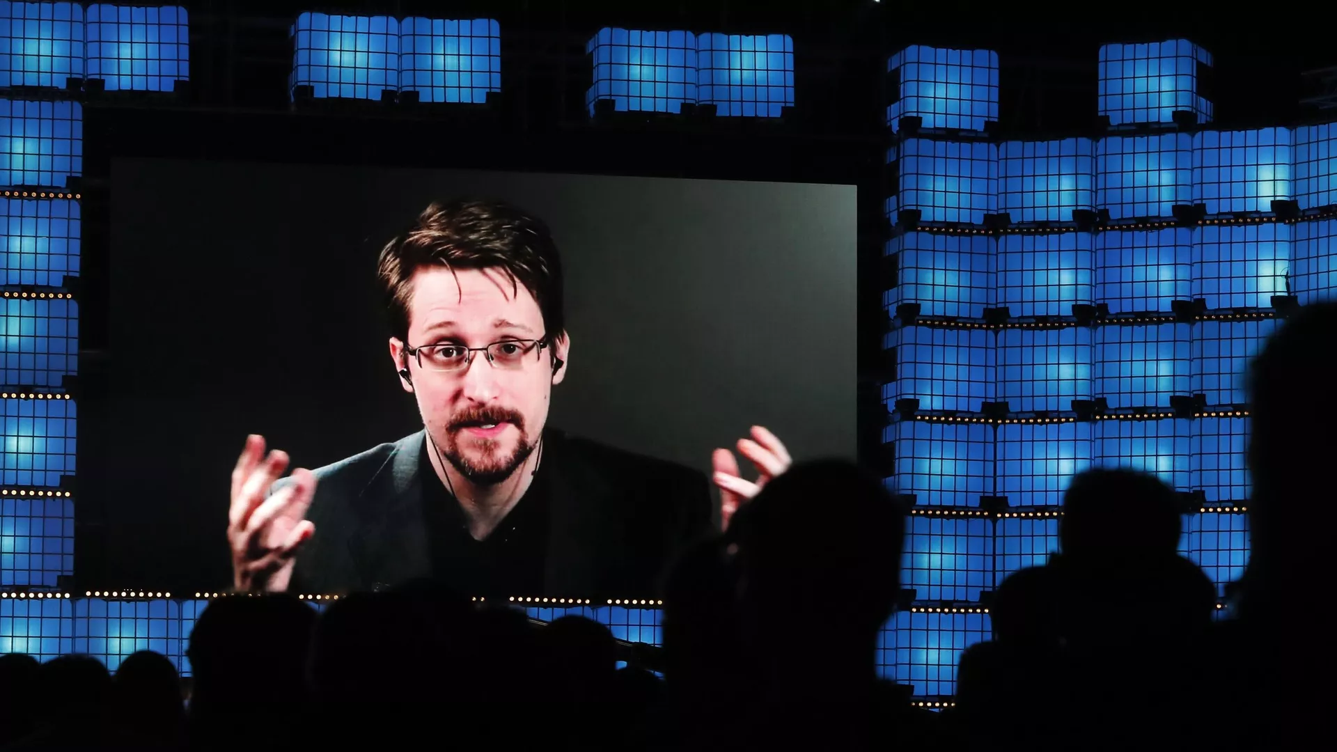 米国家安全保障局（NSA）と中央情報局（CIA）の元職員エドワード・スノーデン氏