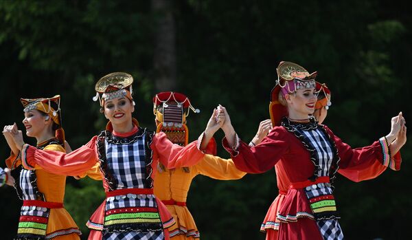 マリ人の祭「セミーク」（復活祭後第7木曜日、夏の始まりを告げる祭り）に参加する人々。タタールスタン共和国にて - Sputnik 日本